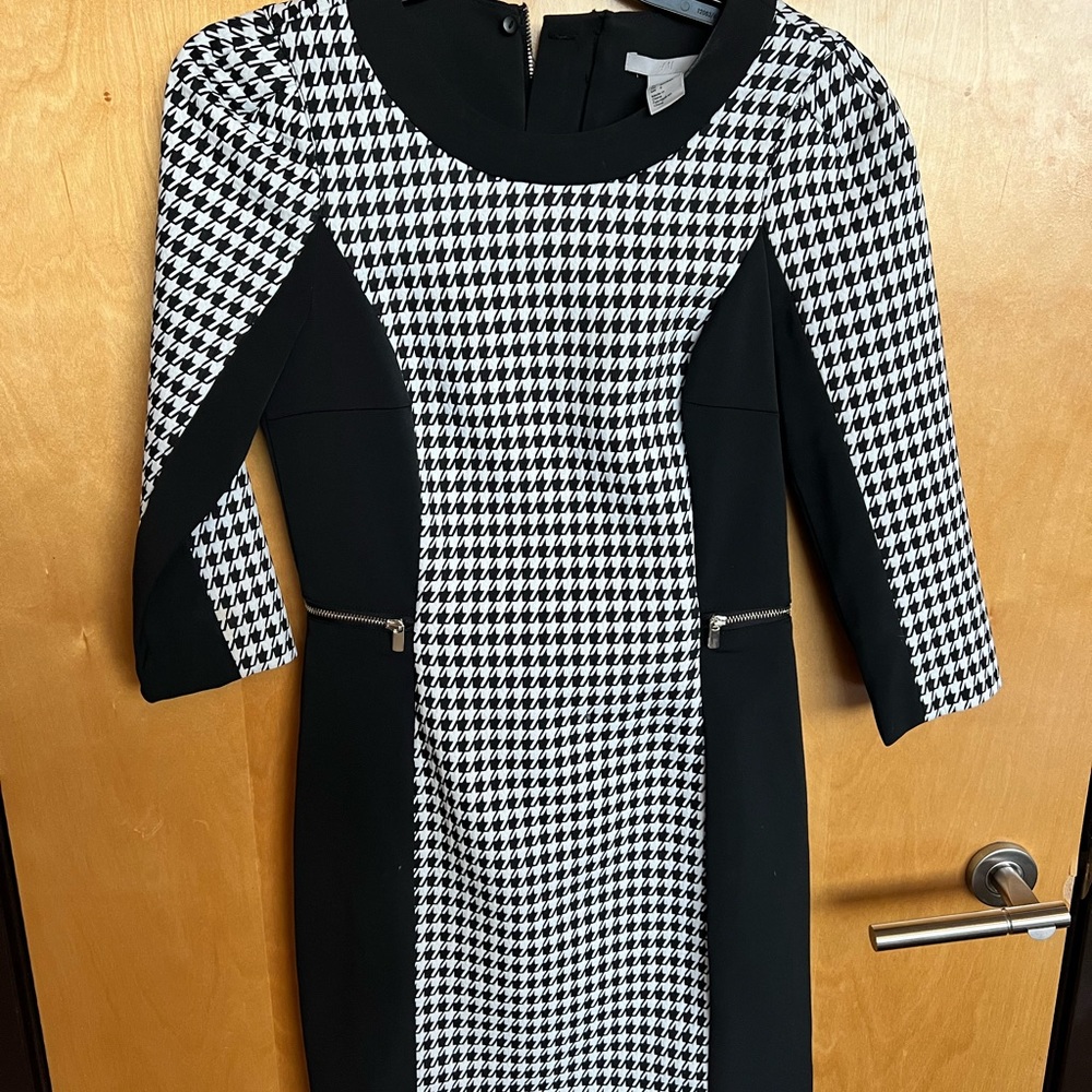 Business dress only worn once and in great condition! Perfect for an interview!